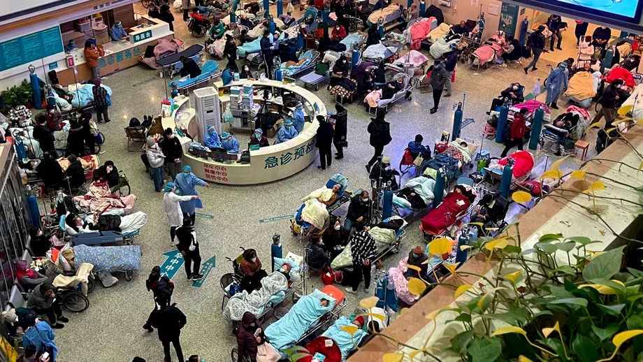 Situatia devine tot mai dramatica in China In fata spitalelor sau format cozi de paturi pline cu pacienti Video