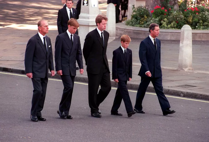 Prinții Harry și William la înmormântarea mamei lor