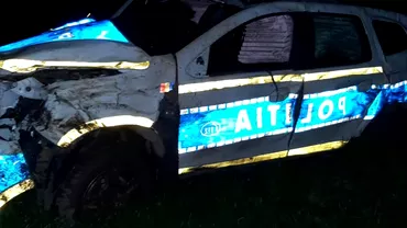 Doi politisti raniti intrun accident rutier Masina lor sa rasturnat intro curba