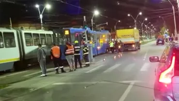 Doua tramvaie sau cionit in Bucuresti in a doua zi de Pasti Manevra gresita facuta de unul dintre vatmani