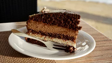 Cum sa prepari un tort cu ciocolata si vanilie in doar cateva minute Nu ai nevoie de faina si cuptor