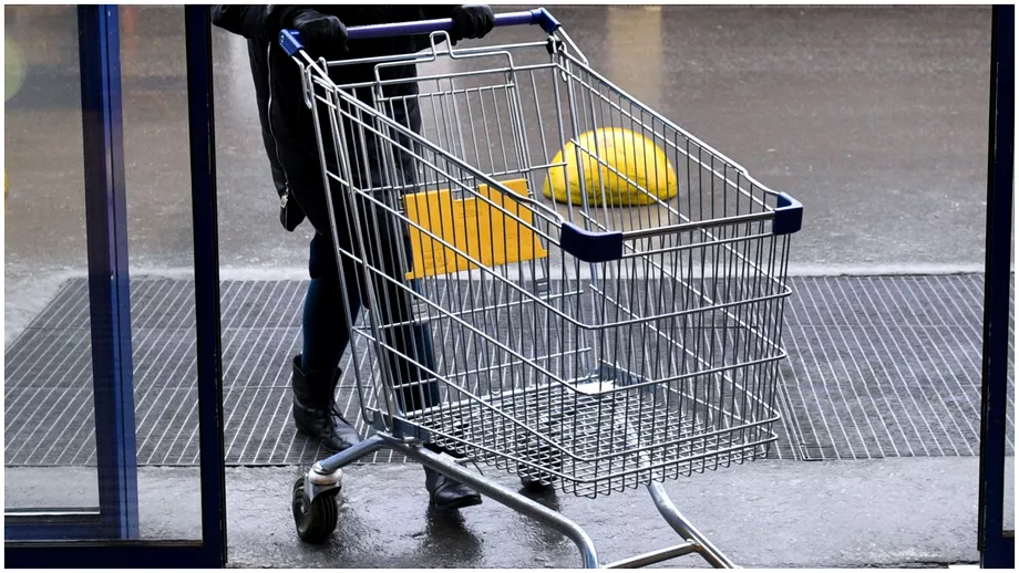 Supermarketurile din Romania ar putea fi inchise duminica Marile magazine mutate in afara oraselor Proiect controversat in Parlament