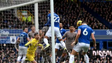 Gol de cascadorii rasului incasat de Tottenham cu Everton Cu Dragusin pe banca defensiva lui Postecoglu a cedat jenant