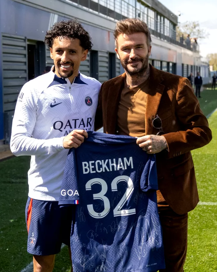 David Beckham a primit un tricou de la PSG cu numele său