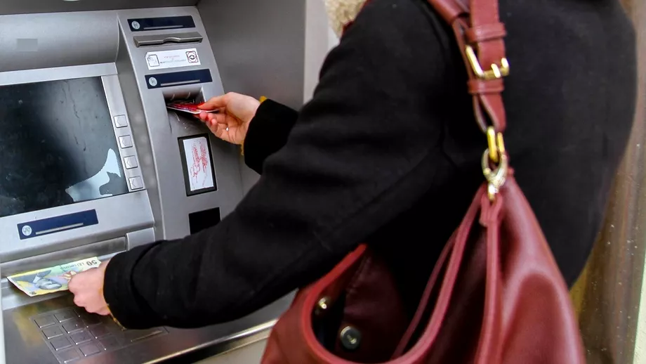 O metoda de inselatorie la bancomat face mii de victime Infractorii ne pot goli cardurile fara sa realizam