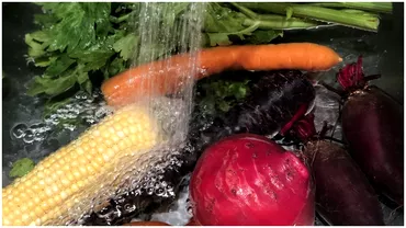 Cum se spala corect fructele si legumele pentru a elimina pesticidele Foloseste ingrediente simple si ieftine de la tine din bucatarie