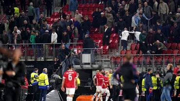 Conference League mansa retur din semifinale Imagini incredibile din Olanda Ultrasii lui Alkmaar au atacat familiile fotbalistilor lui West Ham Video