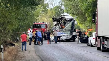 Trei romani siau pierdut viata si mai multi au fost raniti in urma unui grav accident de autocar in Bulgaria Cum se simt ranitii  Update