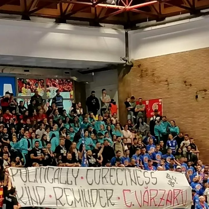 Banner afişat de fanii vâlceni la meciul cu CSM Bucureşti