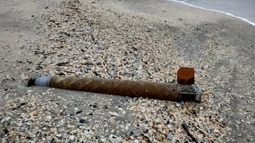Resturi de racheta gasite pe o plaja din Romania Autoritatile incearca sa afle provenienta proiectilului