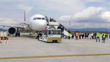 Ce au patit 40 de pasageri care trebuiau sa plece cu un avion WizzAir de la Brasov in Germania Stateau si ei in picioare