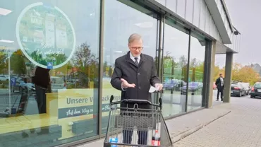 Premierul Cehiei consternat ca preturile la aceleasi alimente sunt mai scumpe in tara sa decat in Germania Experiment inedit facut de Petr Fiala