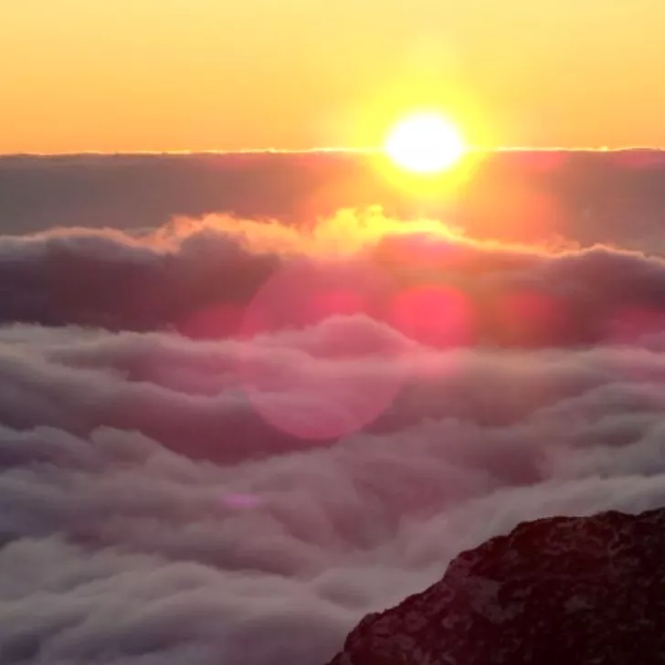 Fenomenul ”Marea de nori” văzut și de pe masivul Bucegi