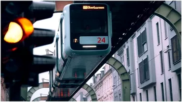 Orasul din Germania in care metroul zboara Imaginile par desprinse din filmele SF