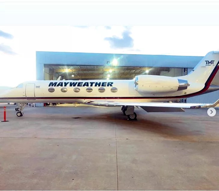 Floyd Mayweather are un avion personalizat cu numele său