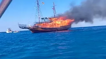 Nava cu 80 de turisti distrusa de flacari in Grecia Oamenii au sarit disperati in apa Fiul meu e traumatizat