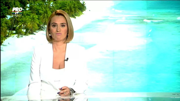 Andreea Esca, în timp ce era live la TV, însă nu știa acest lucru. Foto: Captură TV