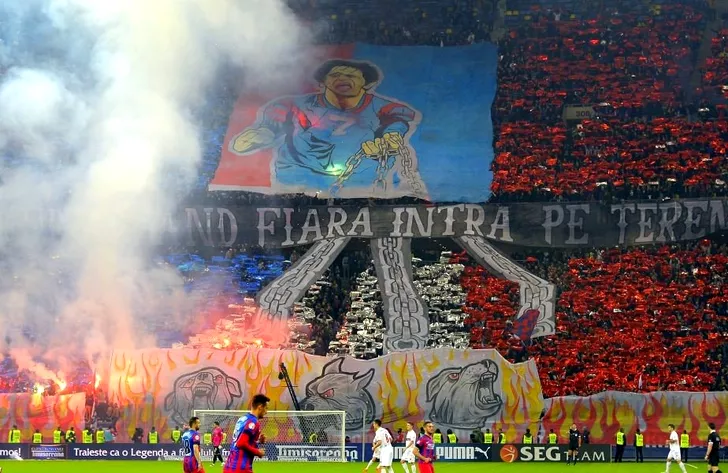 Ultraşii de la Peluza Sud la un meci jucat de Steaua pe Arena Naţională