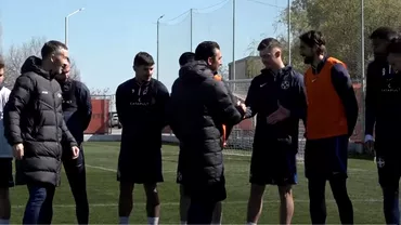 Video Elias Charalambous a condus primul antrenament la FCSB Cum au reactionat fanii cand au vazut cine e antrenor principal Noul secund al lui Gigi