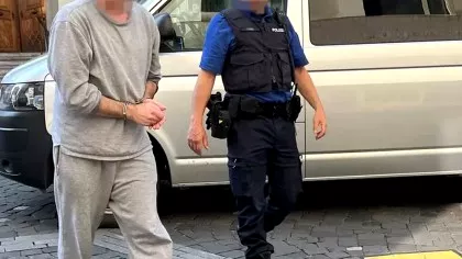 Un român a bătut atât de rău doi polițiști elvețieni, încât unul și-a...