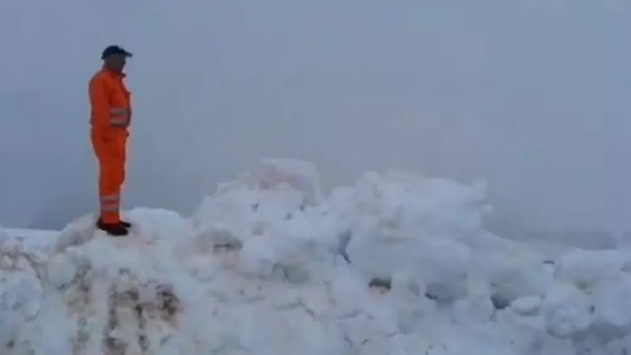 Zapada de 5 metri pe Transalpina Drumarii au intervenit prin nameti VIDEO
