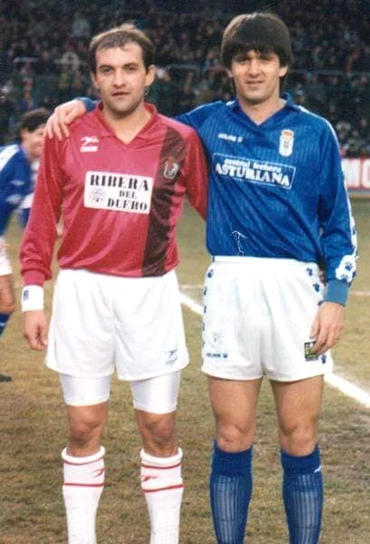 Gabi Balint și Marius Lăcătuș, adversari în Burgos - Real Oviedo (1993). FOTO: Facebook/Gabi Balint