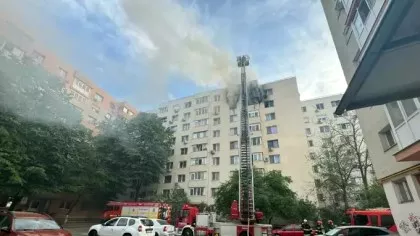 Incendiu pe un bulevard din București. Două persoane au murit, alte trei au...