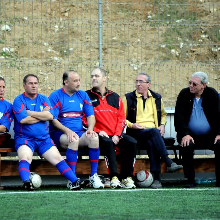 Valentin Ceaușescu, alături de Tudorel Stoica, Lucian Bălan, Constantin Pistol, Emerich Ienei și Mihail Majearu (sursa sportpictures.eu)