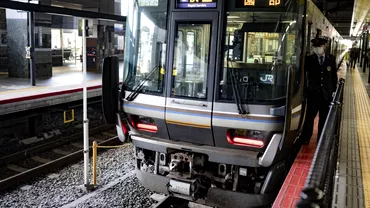 Atac cu cutitul intrun tren din Japonia Trei persoane au fost ranite