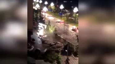 Imagine apocaliptica in China O gaura imensa in asfalt a inghitit zeci de masini  Video