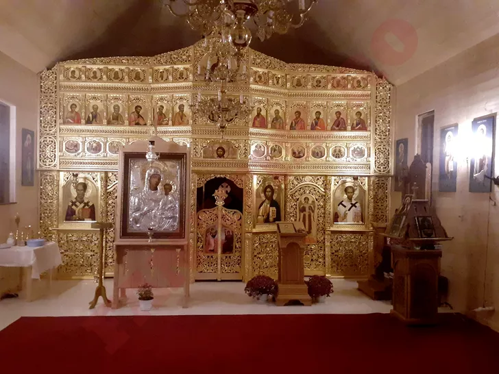 Mănăstirea este „îmbrăcată” în aur pe dinăuntru