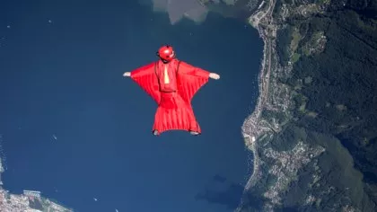 Un practicant de wingsuit a fost decapitat la 4.000 de metri înălțime de...