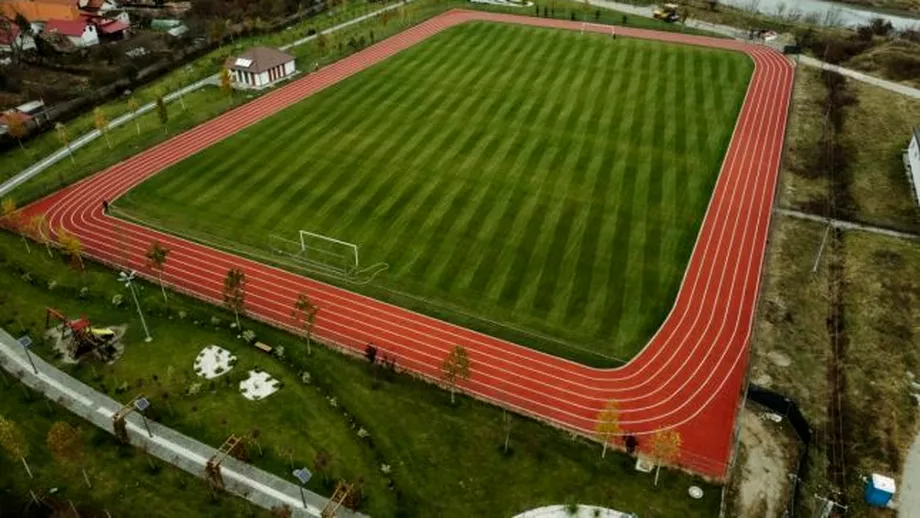 Pista de atletism dreptunghiulara de 120000 de euro montata pe un stadion din Romania E de Cartea Recordurilor