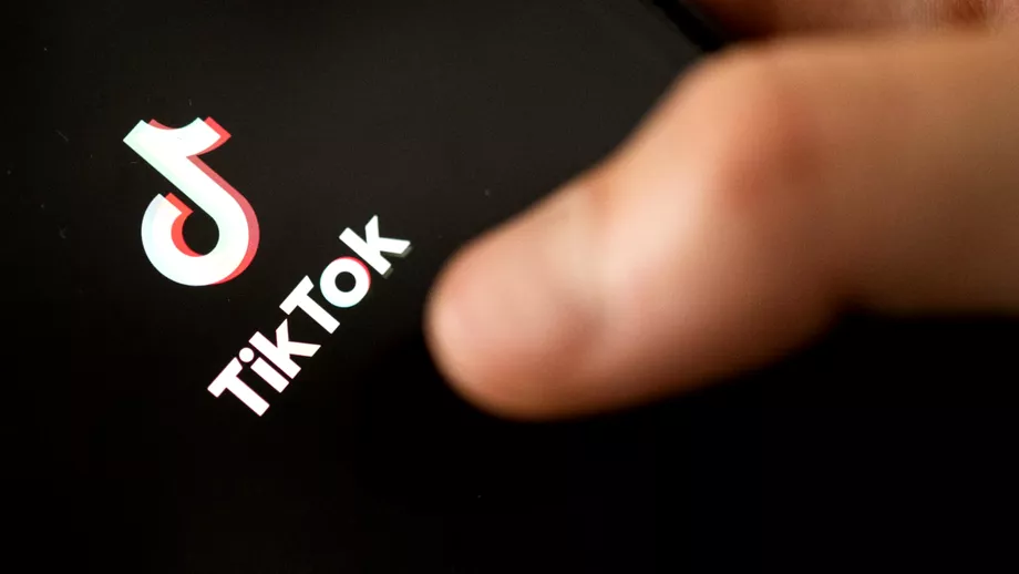 Functionarii publici nu vor mai avea acces la TikTok Specialistii recomanda interzicerea aplicatiei pe telefoanele de serviciu