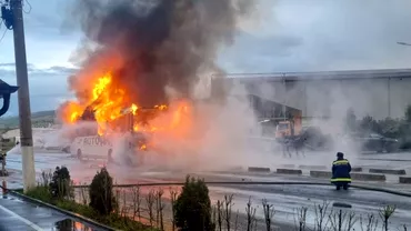 Un autocar cu 30 de elevi a luat foc in CarasSeverin Copiii au fost salvati la timp