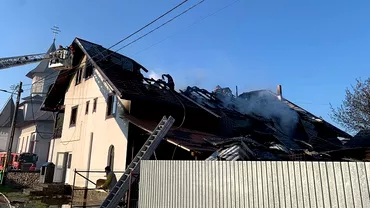 O casa parohiala a fost distrusa de un incendiu Pompierii sau luptat sapte ore cu flacarile