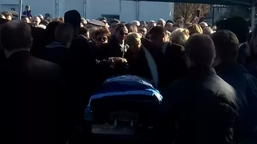 Inmormantarea lui Ilie Balaci Cateva mii de oameni siau luat adio de la Minunea blonda Videofoto