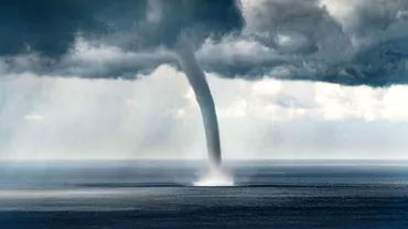 Fenomen extrem in Marea Neagra O tornada de proportii a fost filmata in Rusia Video