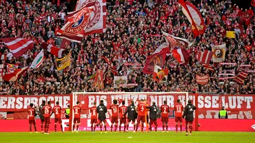 Fanii lui Bayern Munchen banner viral la meciul cu Manchester City Glazerii seic Mansour toti autocratii afara Foto