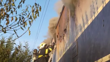 Locomotiva unui tren de marfa a luat foc in Dambovita Au intervenit pompierii