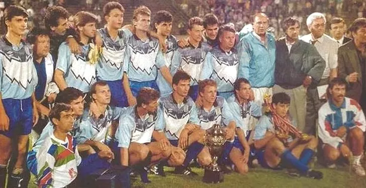 Gică Craioveanu alături de colegii din generaţia de la Universitatea Craiova de la începutul anilor 1990