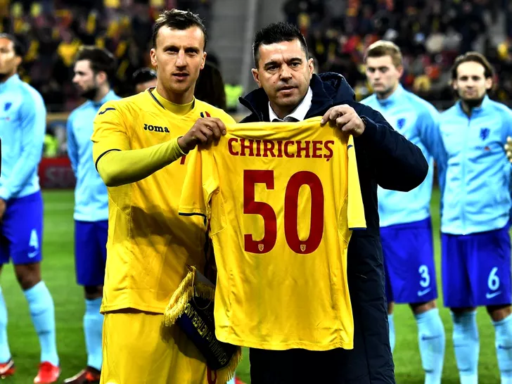 Vlad Chiricheş primeşte tricoul pentru a 50-a selecţie din partea lui Cosmin Contra
