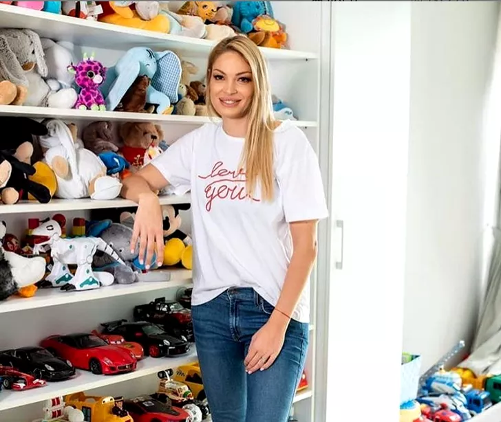 Valentina Pelinel, înconjurată de jucării. Foto: Instagram