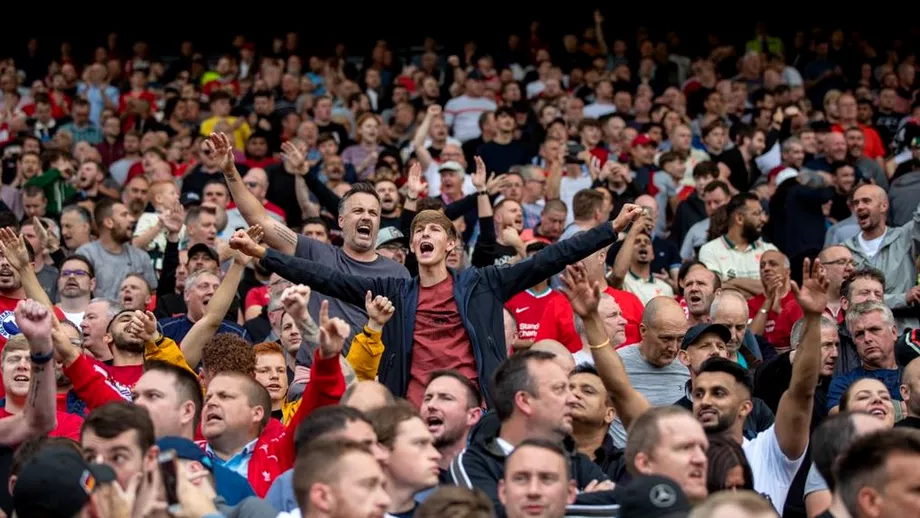 Imagini emotionante la Liverpool Dupa 528 de zile sa auzit din nou imnul Youll never walk alone pe un Anfield plin Video
