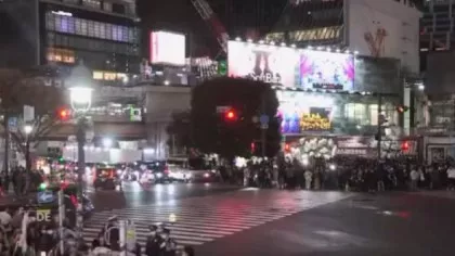 VIDEO Japonezii au sărbătorit în stradă, dar doar când era verde la semafor...