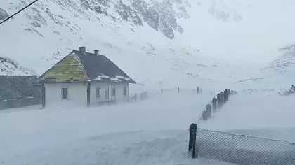 Val de aer polar și ninsori în România. La munte, vântul suflă cu puterea...