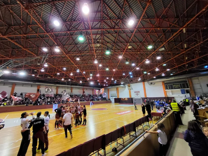 Sala Rapid, în timpul unui time-out în meciul Rapid - CSM Bucureşti