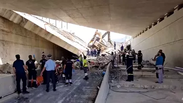 O persoana a murit si alte cinci au fost ranite dupa prabusirea unui pod aflat in constructie in Grecia Video