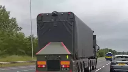 Camioanele militare misterioase observate pe o șosea din Europa. Șocant ce ar transporta....
