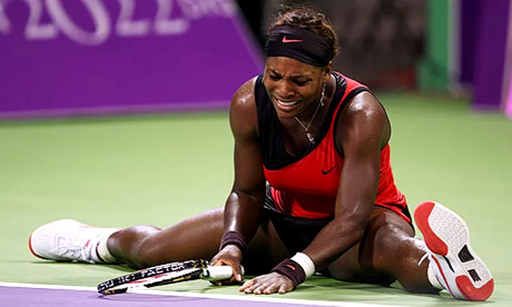 Serena-Williams-struggles-001